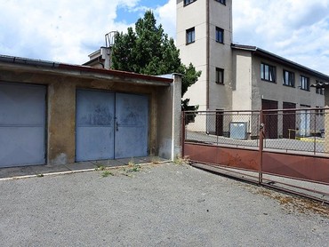 Zděná garáž